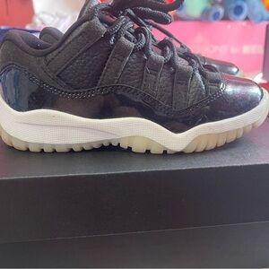 Jodan 11 retro low toddle size 11c in excellent condition